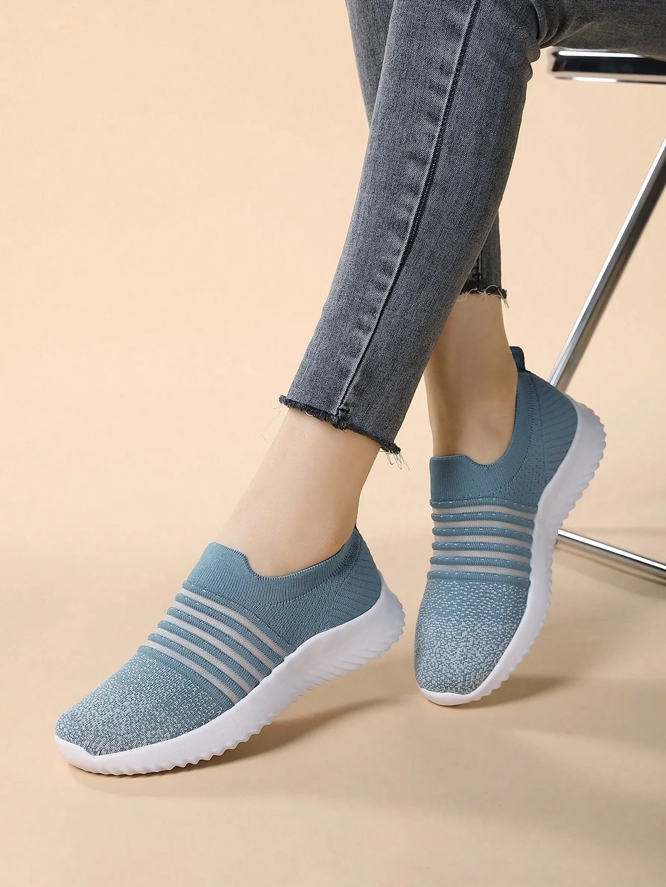 2024 Slip-On Athletic Sneakers: Lightweight, Breathable, and Comfortable Design for Women