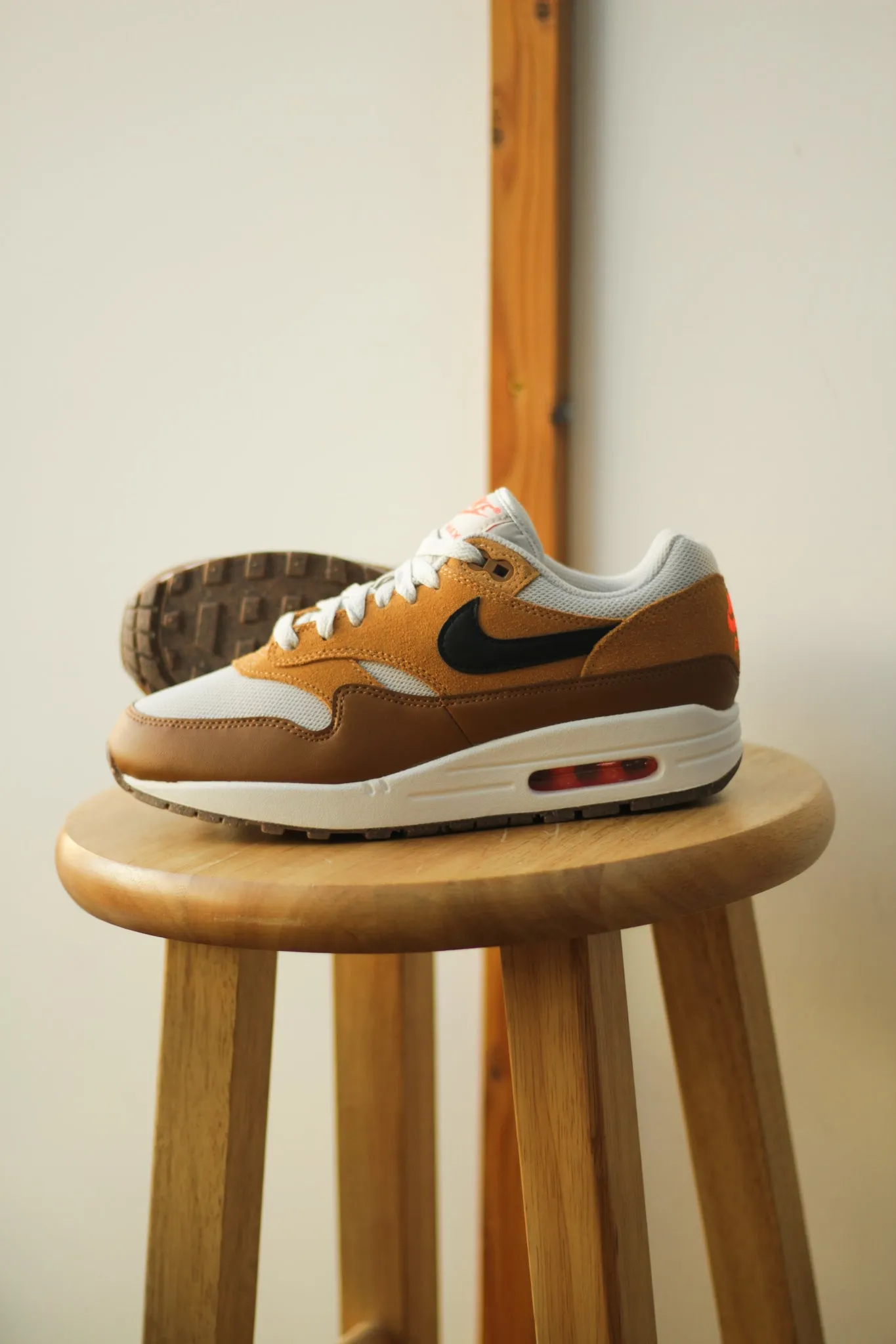 AIR MAX 1 ESS "LIGHT BONE"