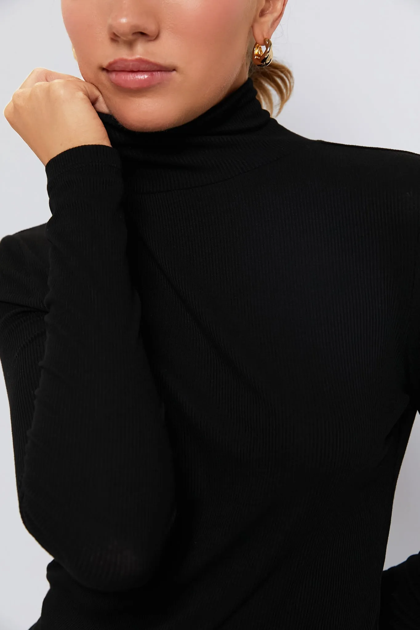 Black Lightweight Ribbed Turtleneck