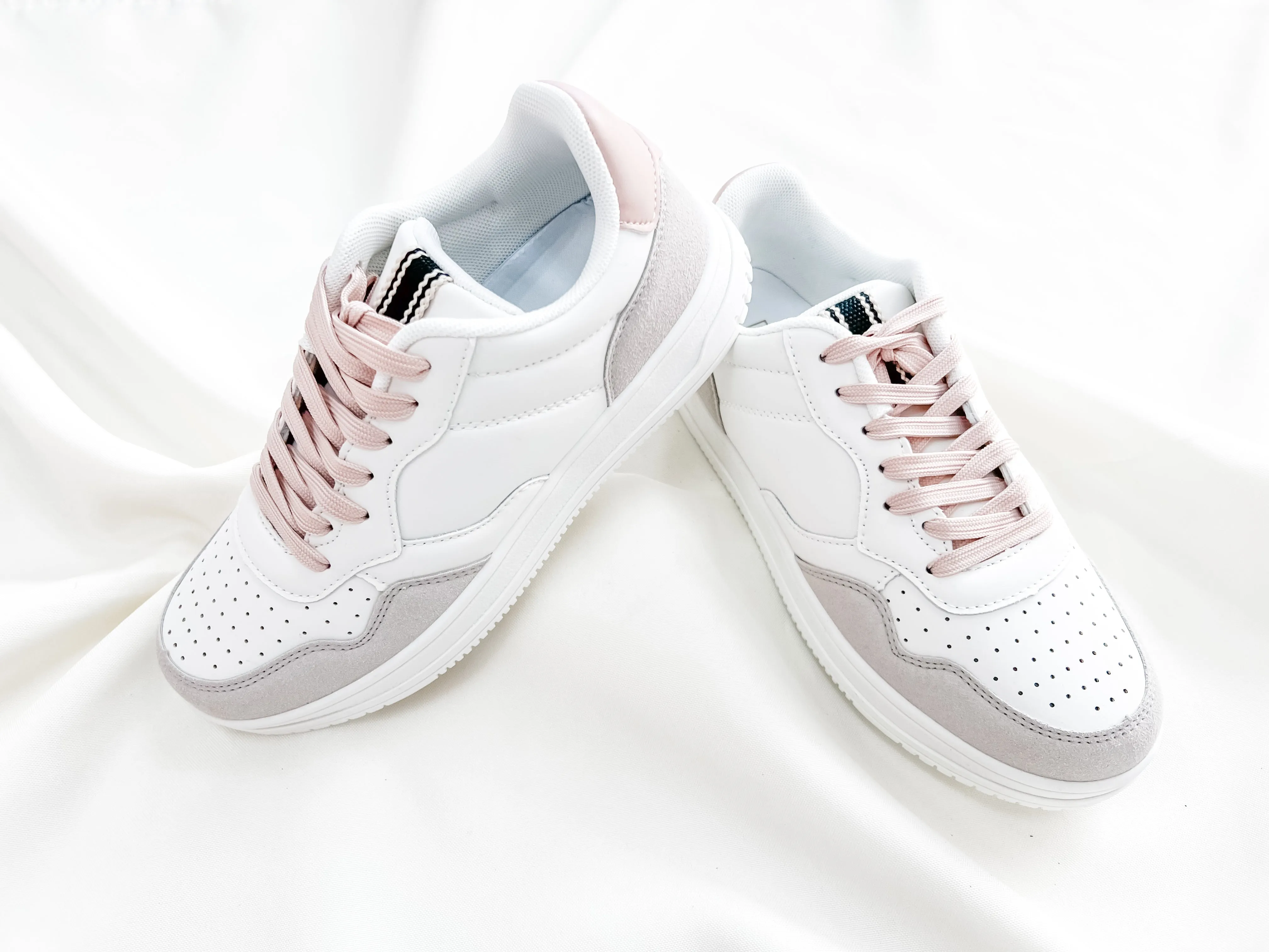 Mauve Court Sneaker