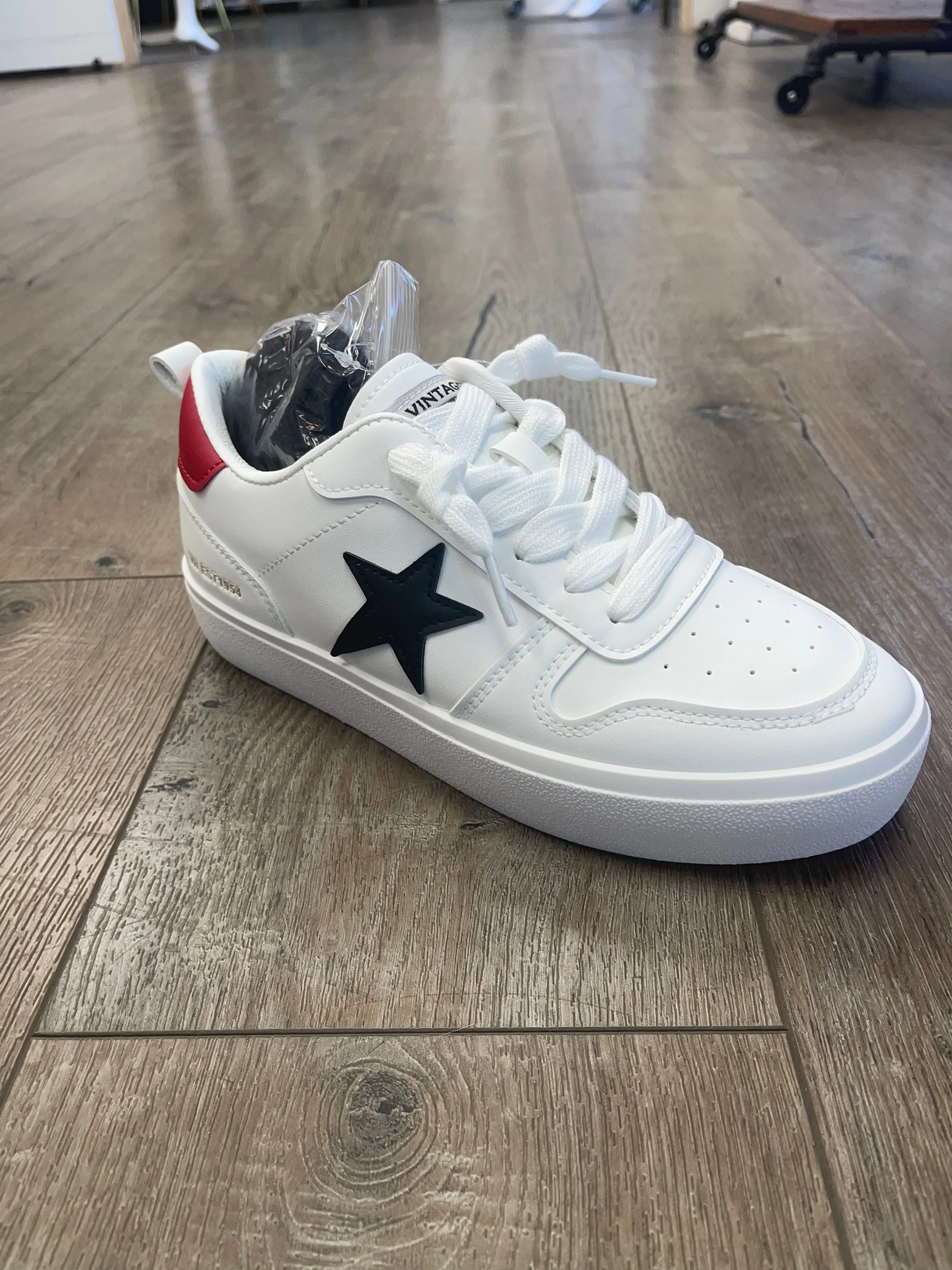 VH Aura 8 Sneakers